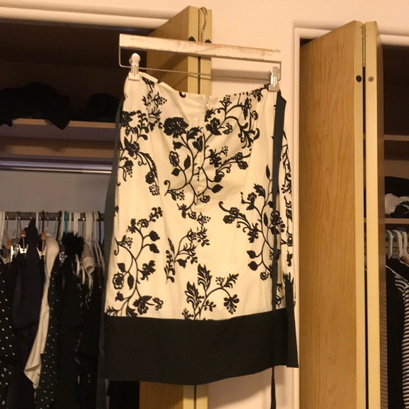 Women’s size Large black/white scroll skirt - Picture 3 of 6